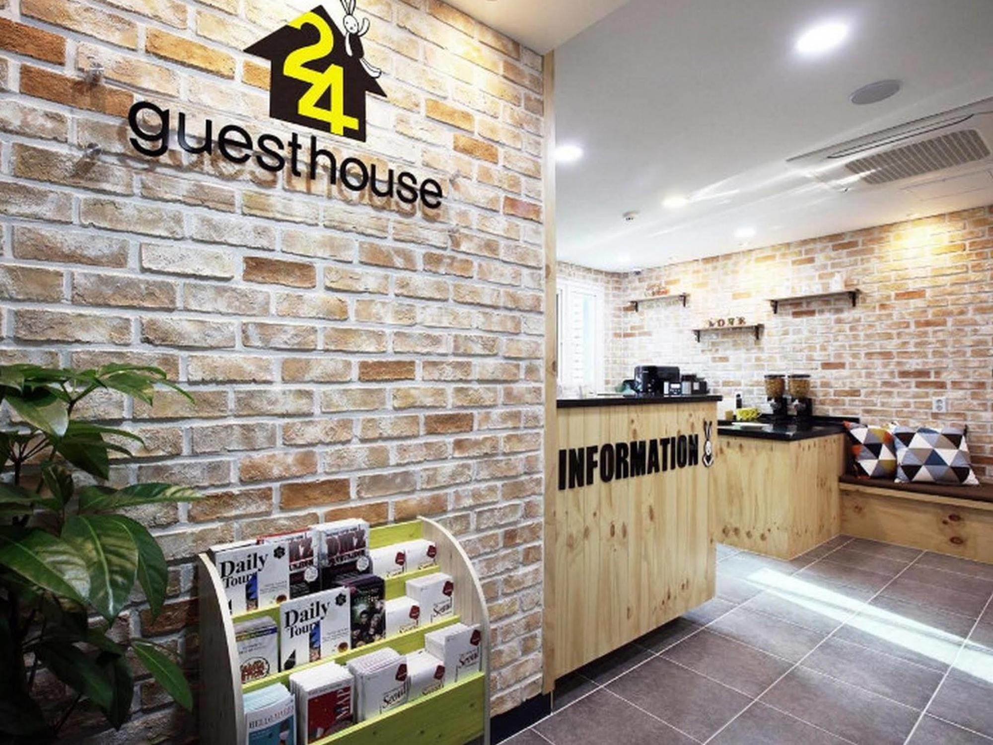 24 Guesthouse Myeongdong Avenue Szöul Kültér fotó